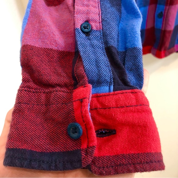 Quicksilver Plaid ButtonUp Longsleeve Flannel Chest Pocket Curved Hem Size Small - Picture 9 of 16